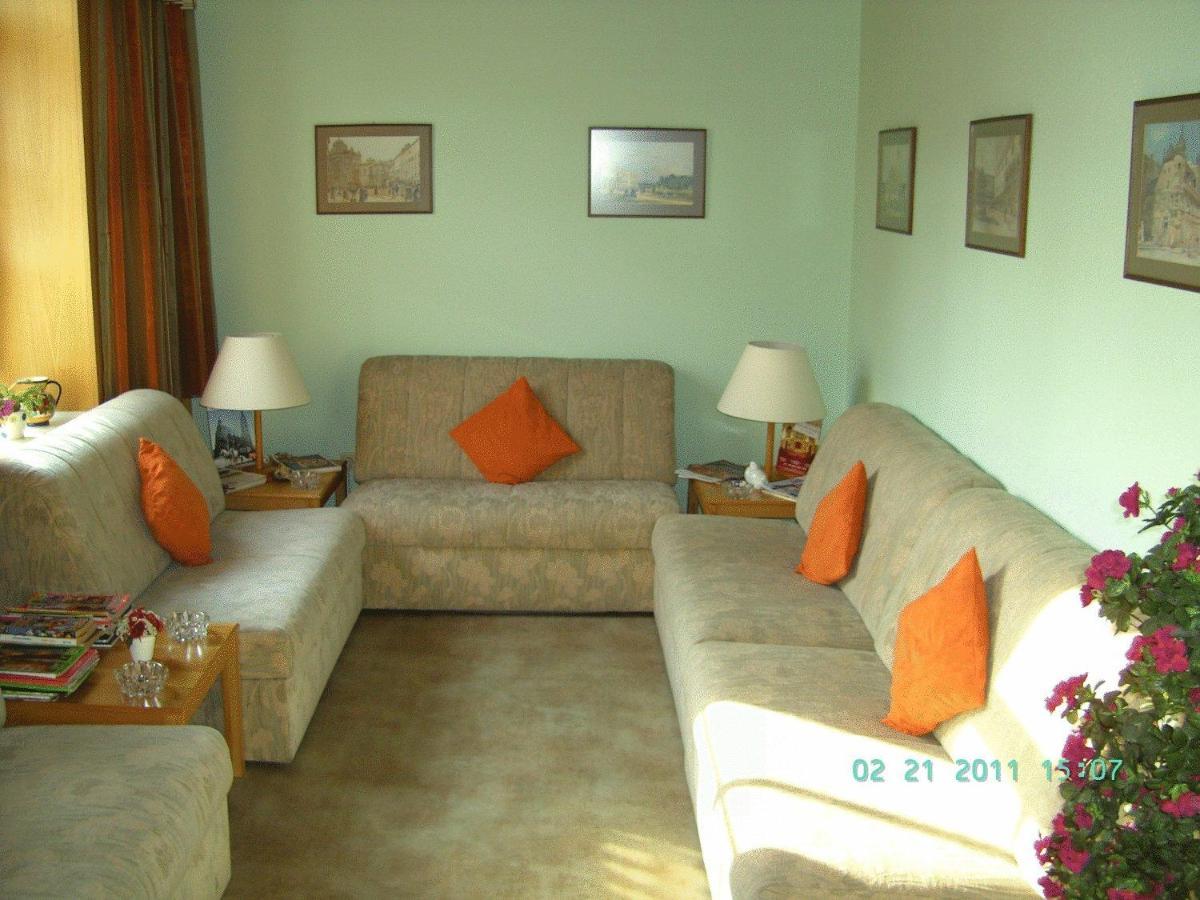 Hotel Voeslauerhof Bad Voeslau Buitenkant foto