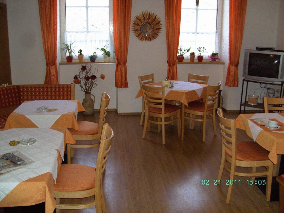 Hotel Voeslauerhof Bad Voeslau Buitenkant foto