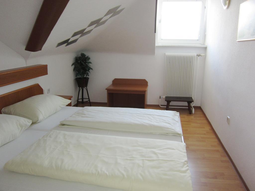 Hotel Voeslauerhof Bad Voeslau Buitenkant foto