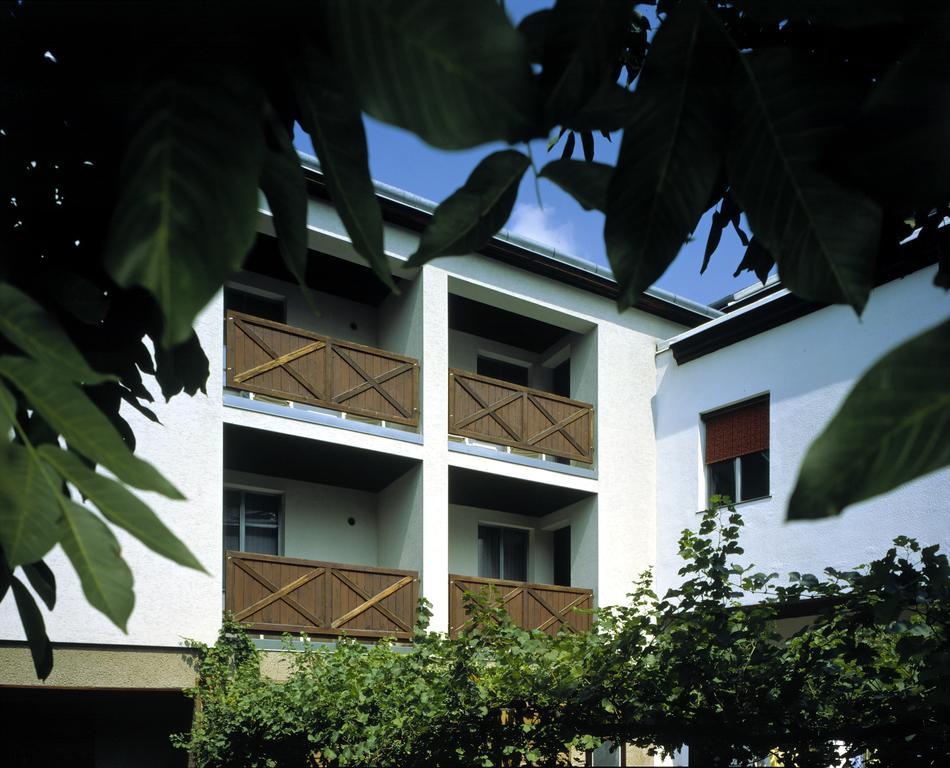 Hotel Voeslauerhof Bad Voeslau Buitenkant foto