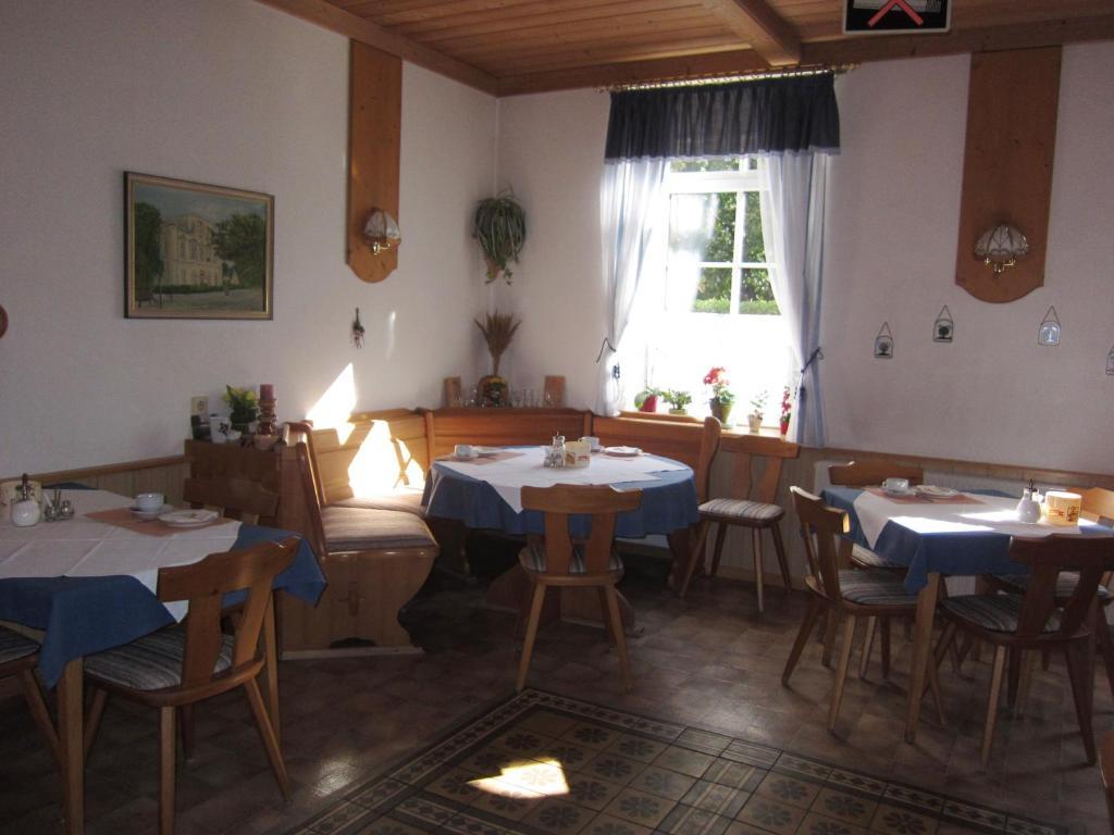 Hotel Voeslauerhof Bad Voeslau Buitenkant foto