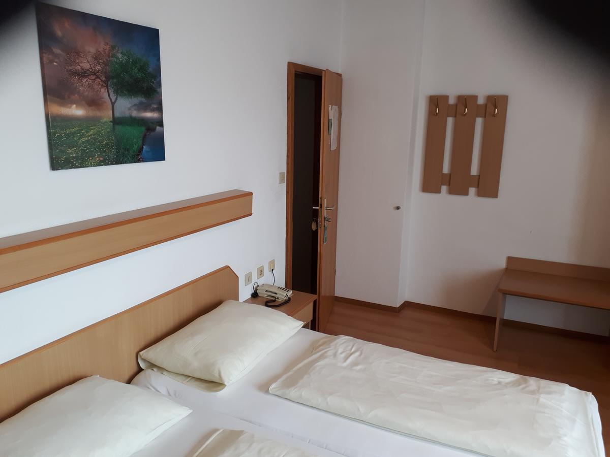 Hotel Voeslauerhof Bad Voeslau Buitenkant foto