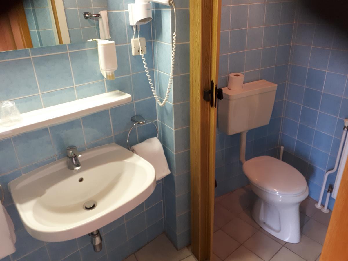 Hotel Voeslauerhof Bad Voeslau Buitenkant foto