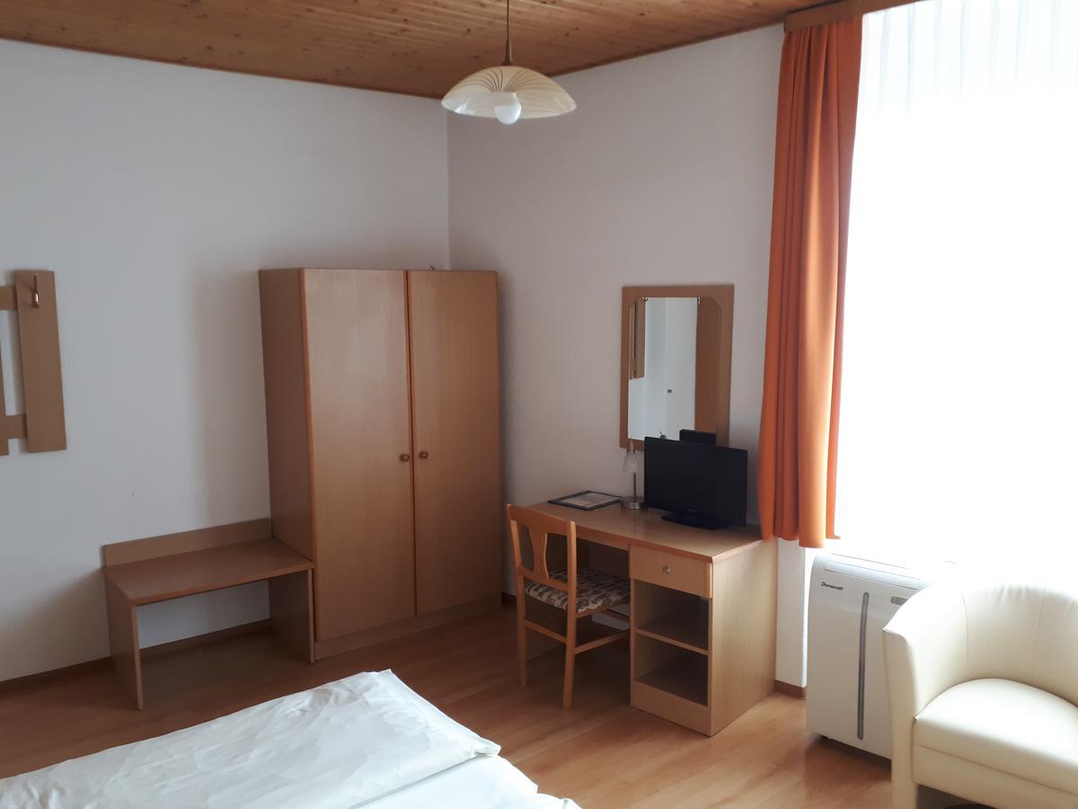 Hotel Voeslauerhof Bad Voeslau Buitenkant foto