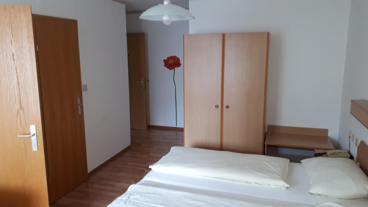 Hotel Voeslauerhof Bad Voeslau Buitenkant foto