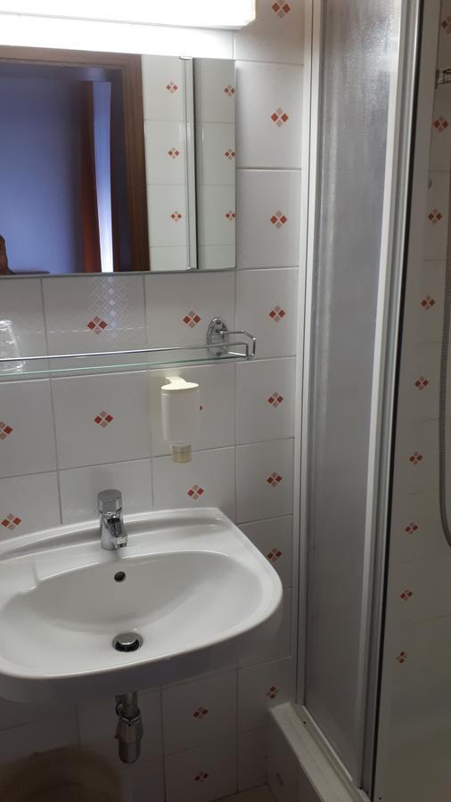 Hotel Voeslauerhof Bad Voeslau Buitenkant foto